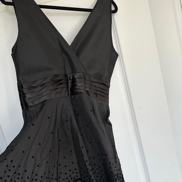 Elegant Black Floral Dress - Picture 11 of 16